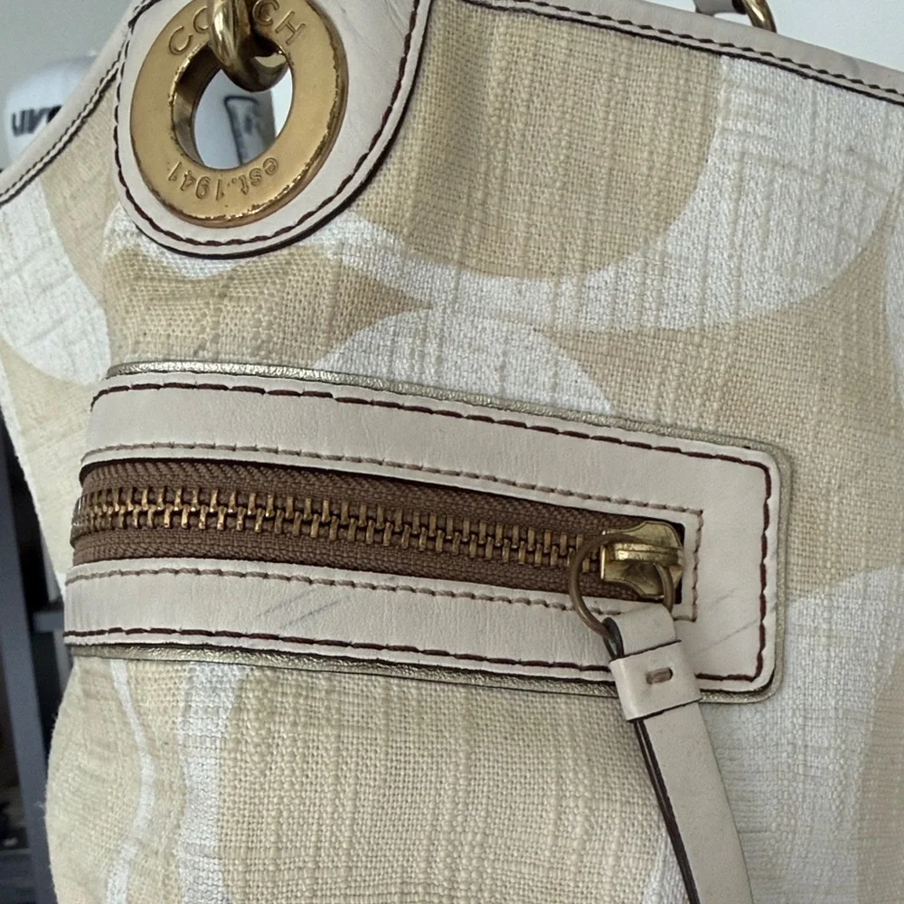 Coach Cream Designer Shoulder Bag - Picture 5 of 9